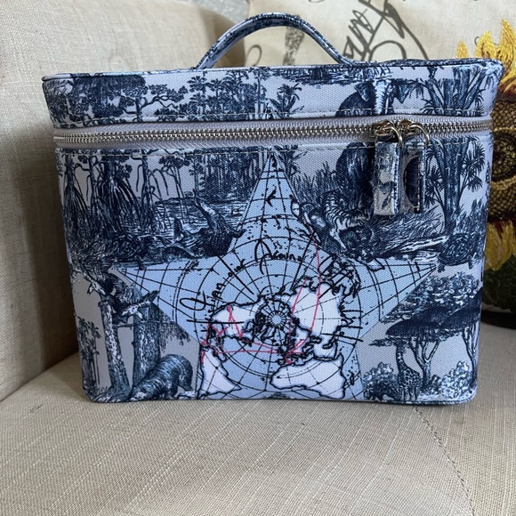 DIOR Beauty Vanity Case With Mirror Around The World Motif 2024 Loyalty … - Picture 7 of 15